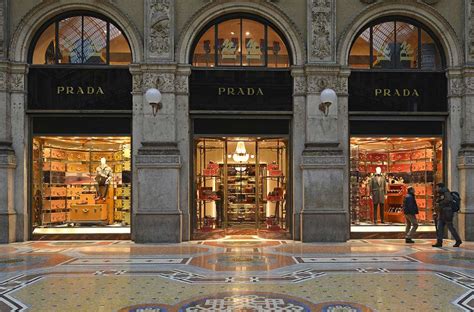 prada store in mumbai